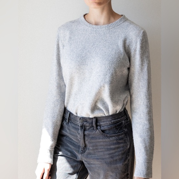 J-Crew Large Gray Sweater - Picture 6 of 8